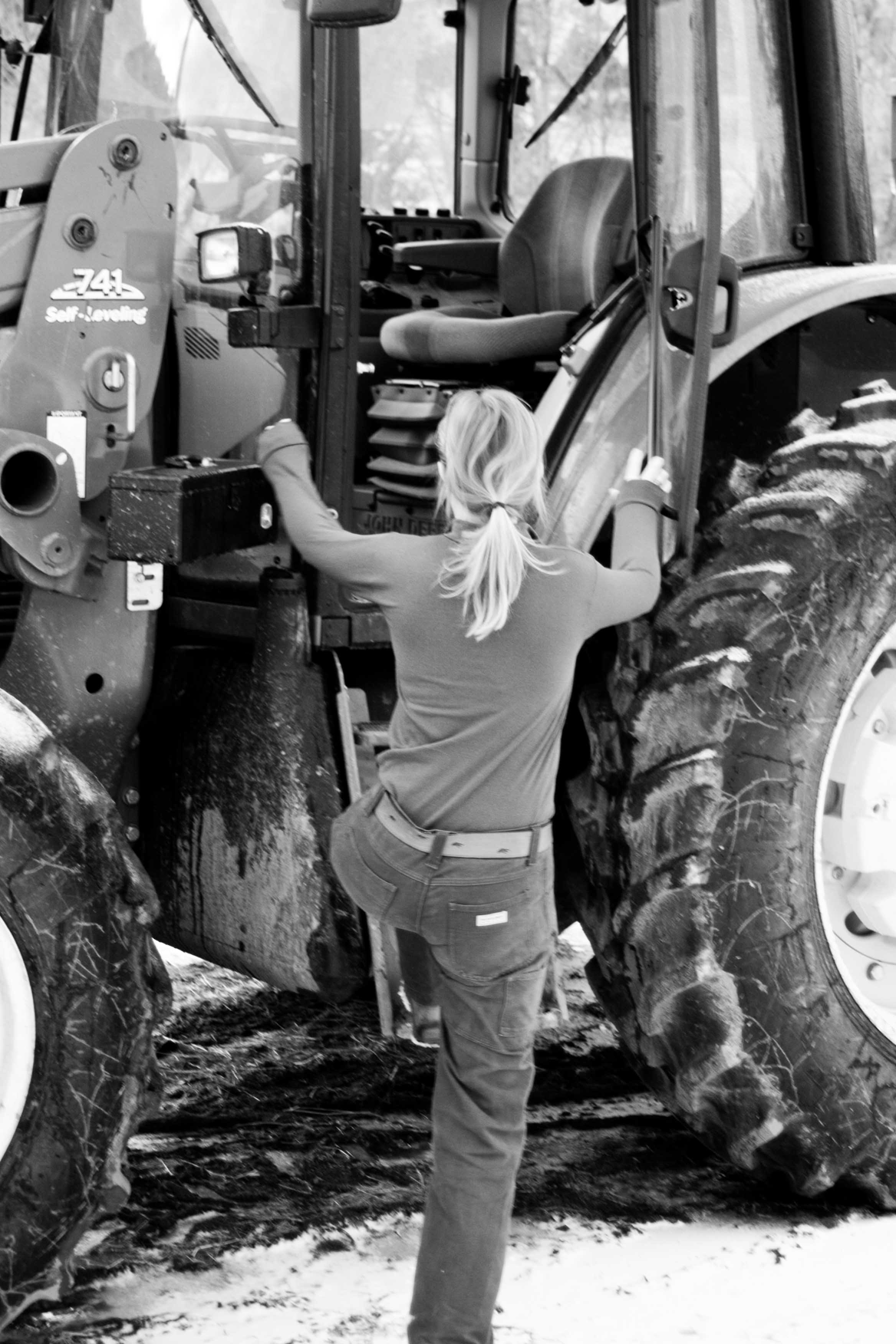 One Job, One Reason: Feeding Cows